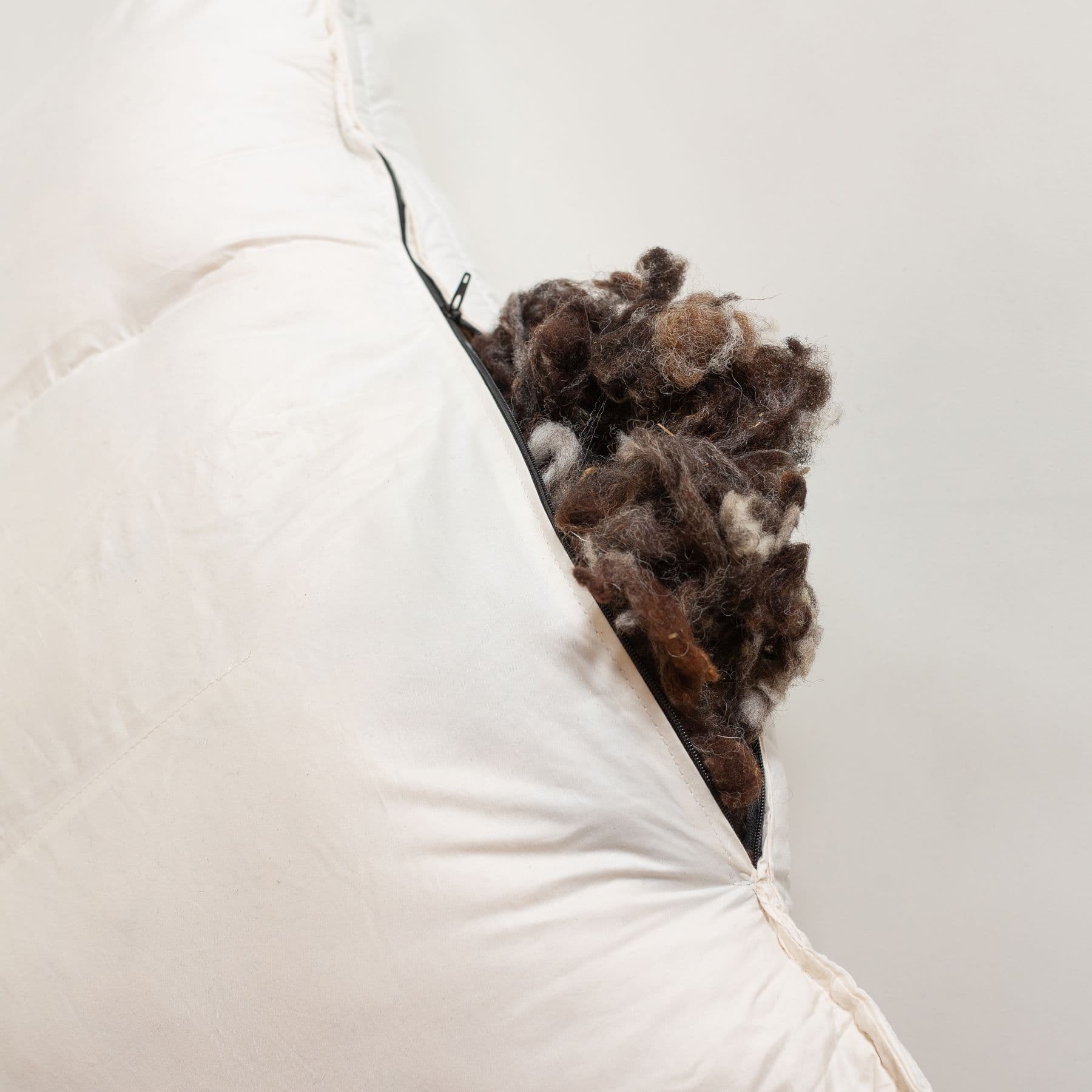 Refillable cushions filled with Dutch sheep wool