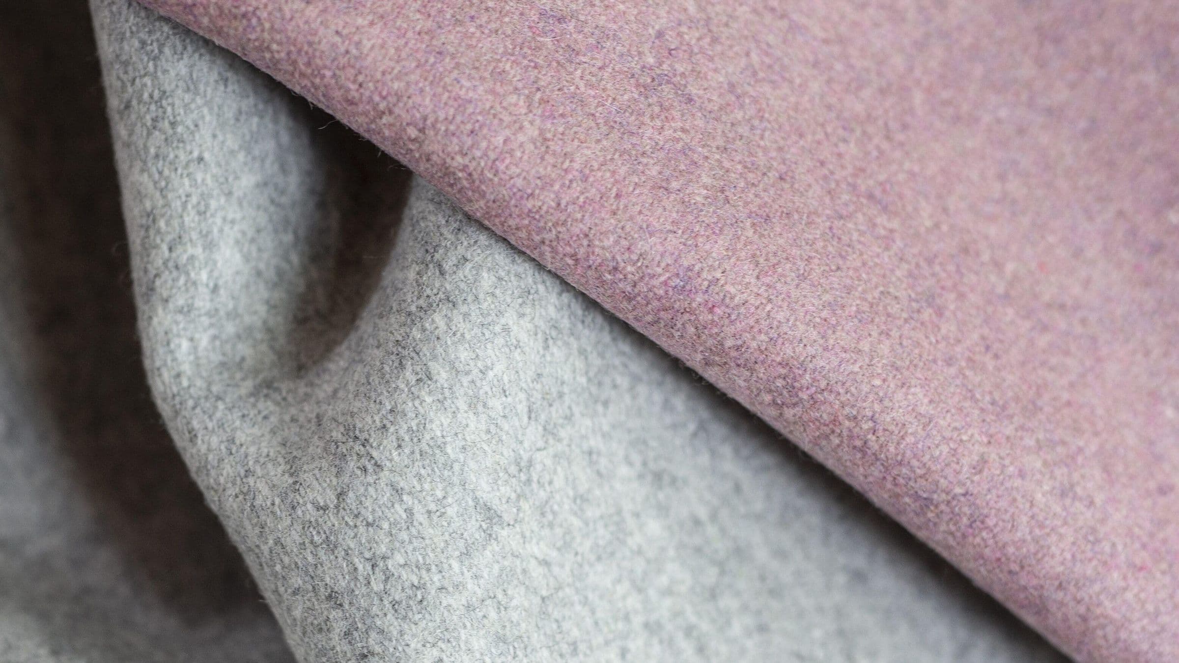 Kairos sofa upholstered in Facet
